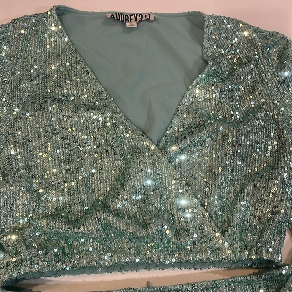 Audrey 3 + 1 Sequined set - Picture 3 of 7